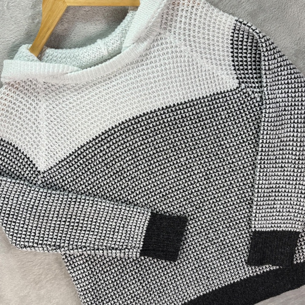 Mia & Tess Women's L Colorblock Knit Hooded Sweater Black White Cozy Pullover